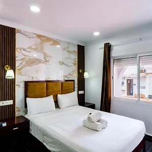 https://villa-costa-marbella.1costadelsol.com